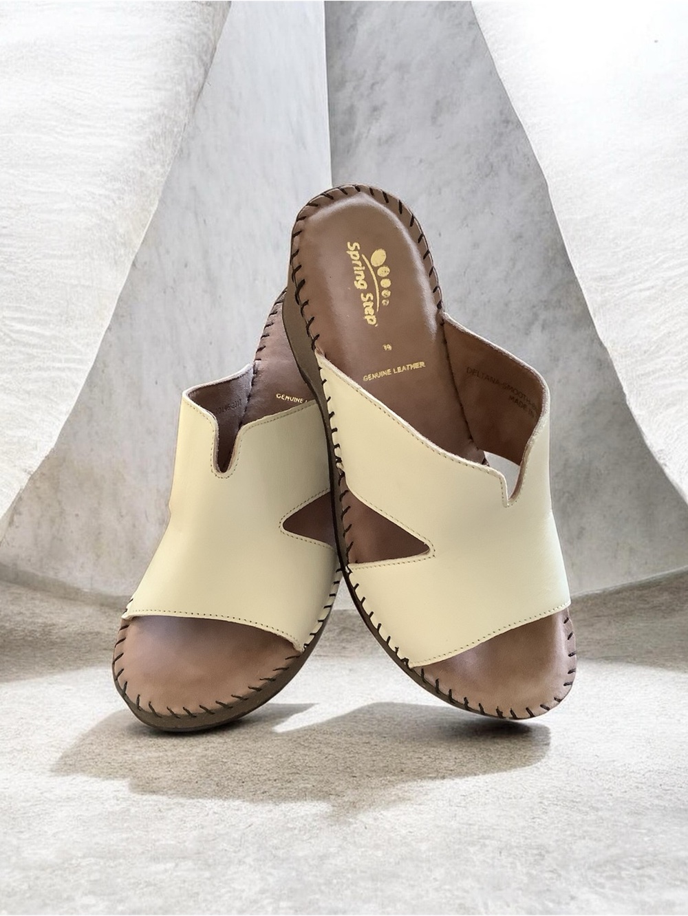BNWOT Springstep Women's Cream Leather Slide Sandals